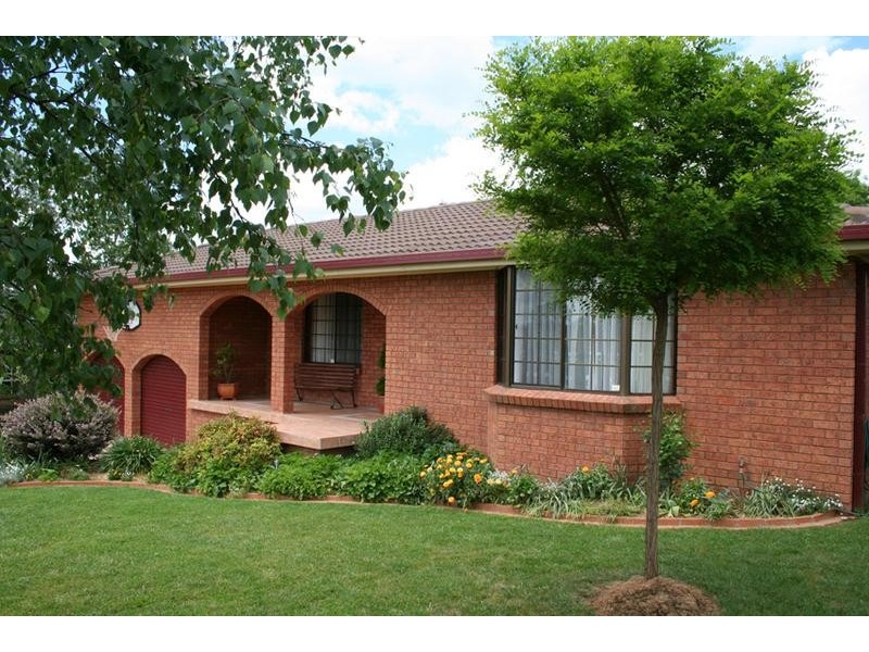 7 Tudor Place, Orange NSW 2800