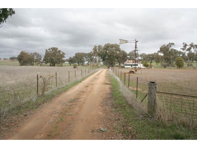 42 Orange Road, Orange NSW 2800