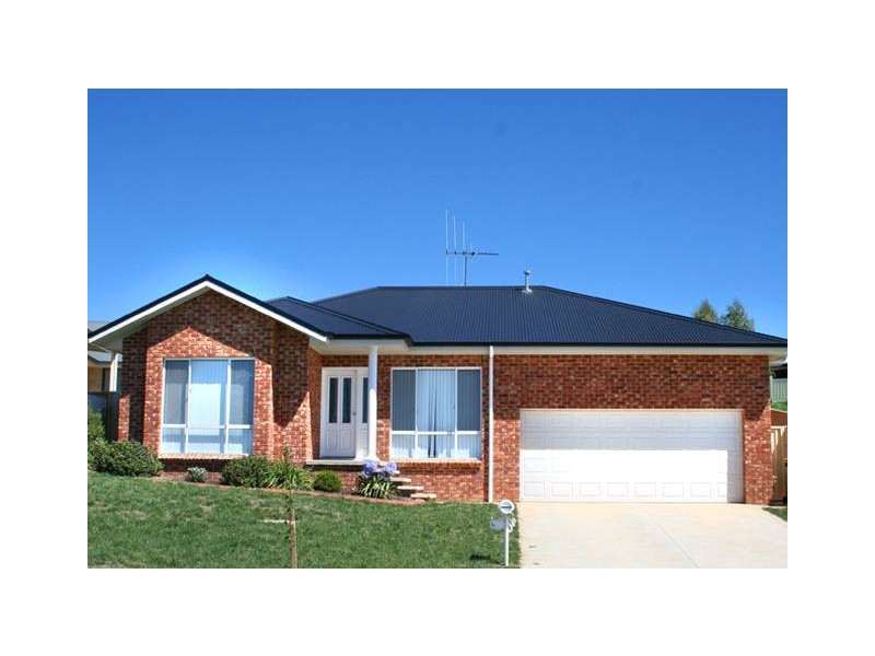 1B Maroney Close, Orange NSW 2800
