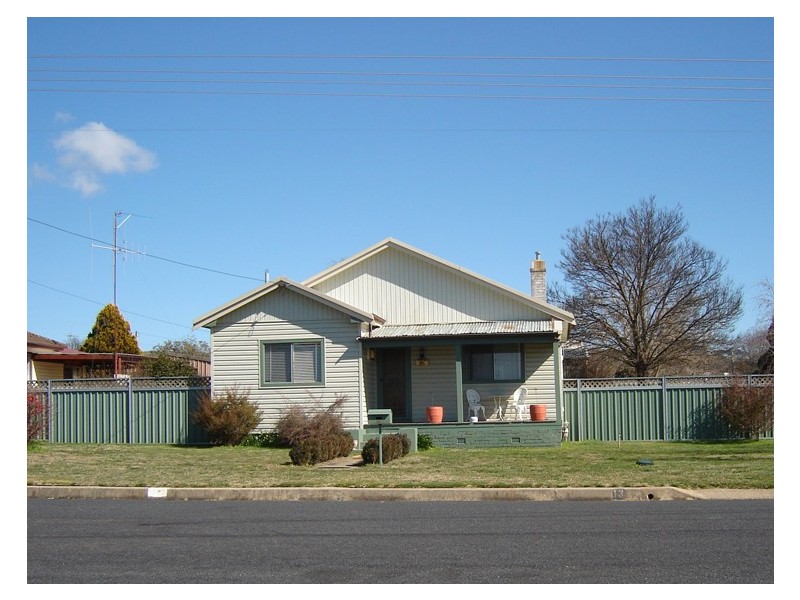 13 Marsden Street, Blayney NSW 2799