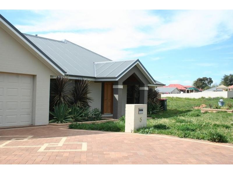 5 Lavender Close, Orange NSW 2800