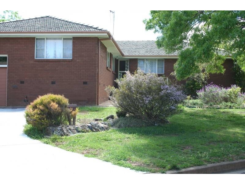 2 Pulari Place, Orange NSW 2800