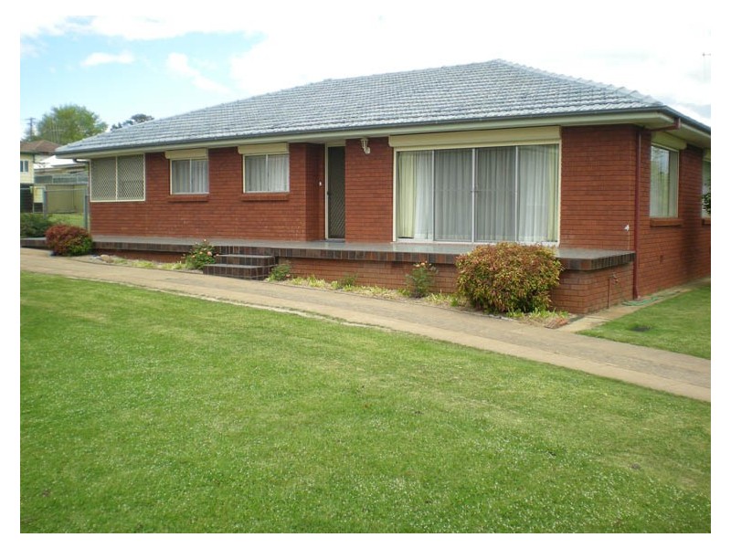4 Eloc Place, Orange NSW 2800