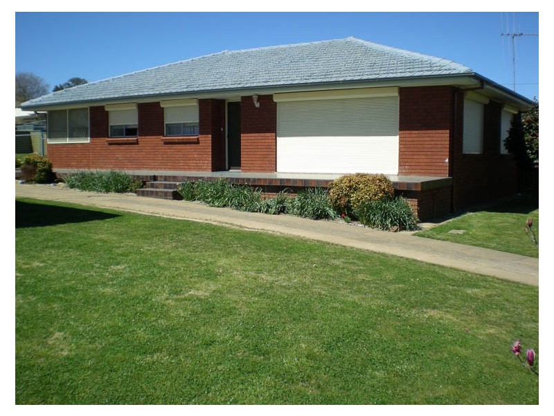 4 Eloc Place, Orange NSW 2800