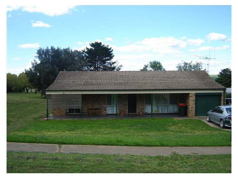 6 Polona Street, Blayney NSW 2799