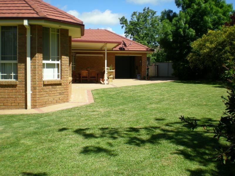 3 Westhaven Place, Orange NSW 2800