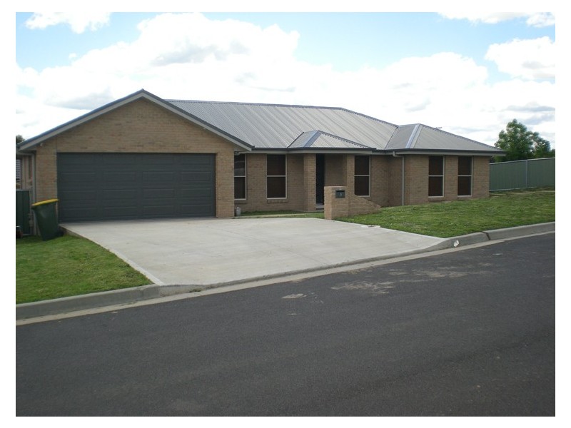 9 McCarron Place, Orange NSW 2800