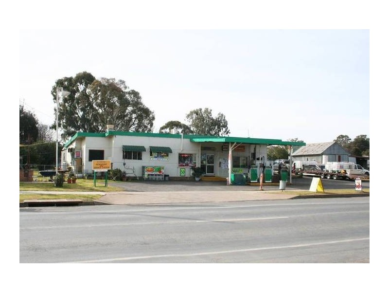 - Kiewa Street, Manildra NSW 2865