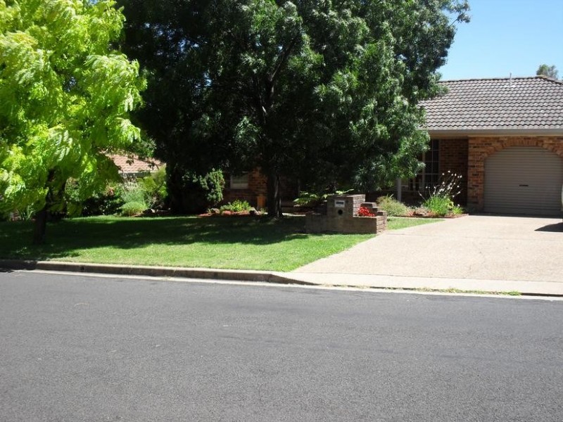 14 Bill Marshall Drive, Orange NSW 2800