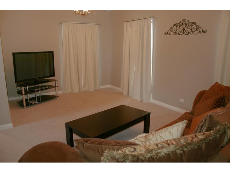 1 & 2/105 March Street, Orange NSW 2800