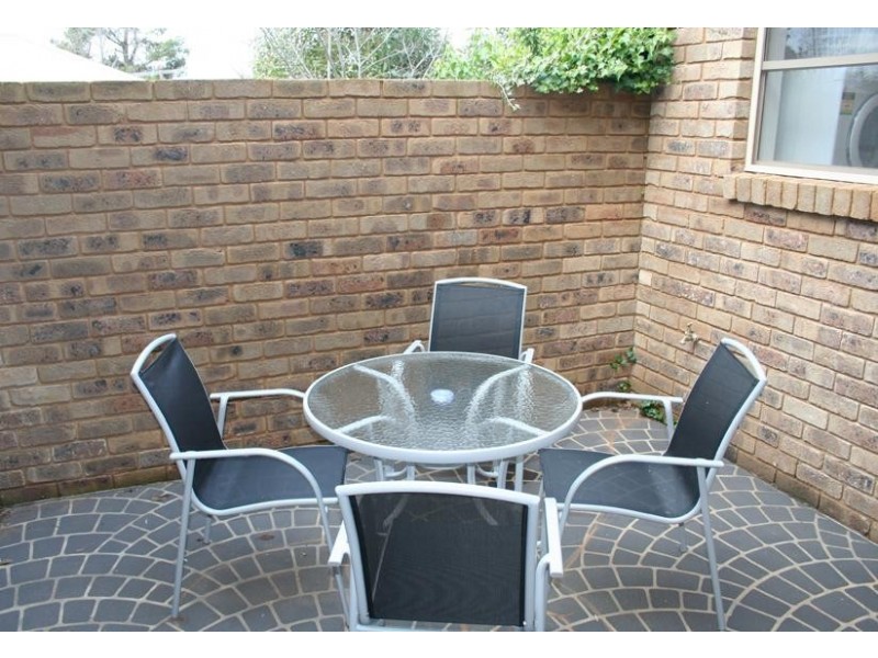 1 & 2/105 March Street, Orange NSW 2800