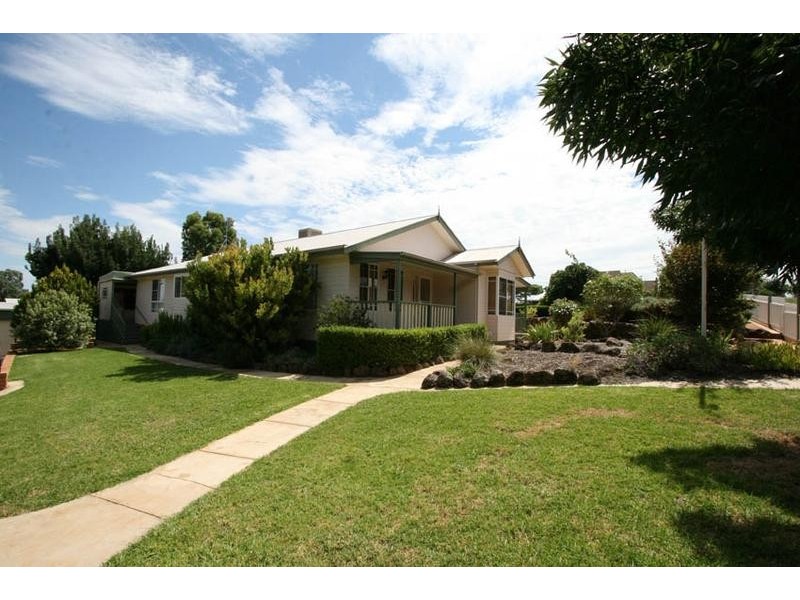 4 Hutton Street, Orange NSW 2800
