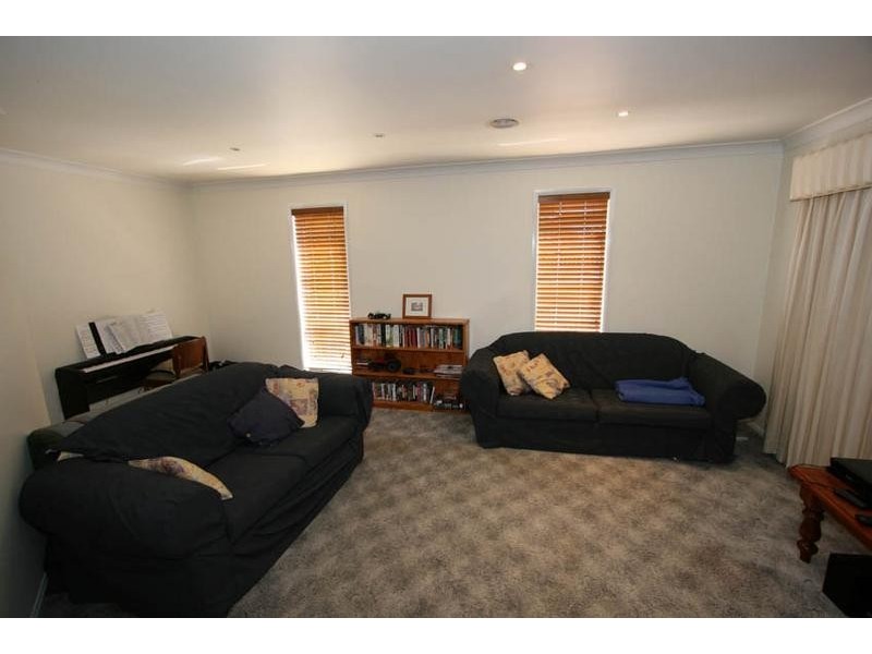11 Crinoline Street, Orange NSW 2800