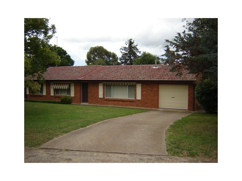 18 Euroka Place, Blayney NSW 2799