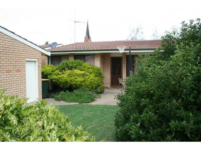2/2 Stibbards Lane, Orange NSW 2800