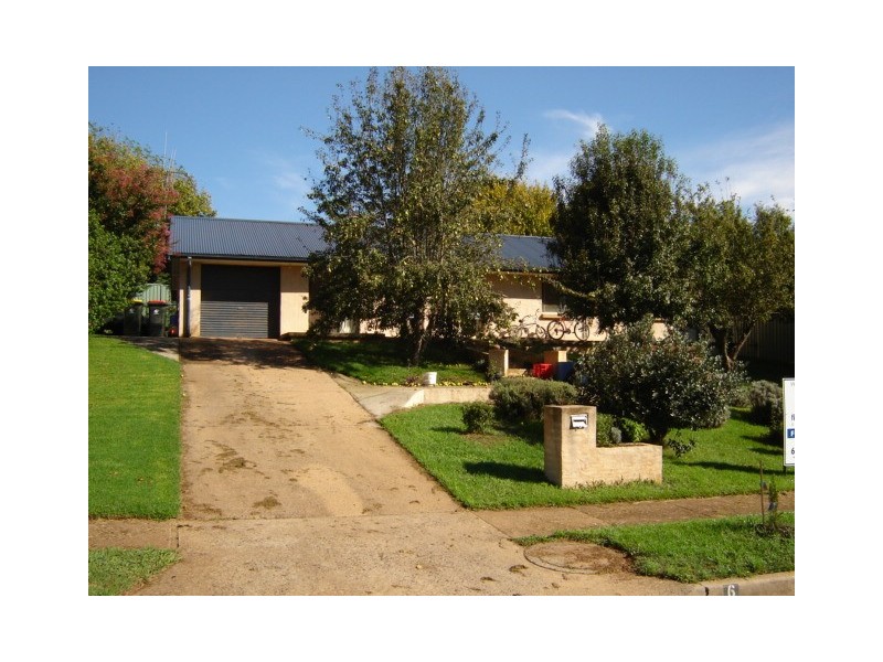 6 Euroka Place, Blayney NSW 2799