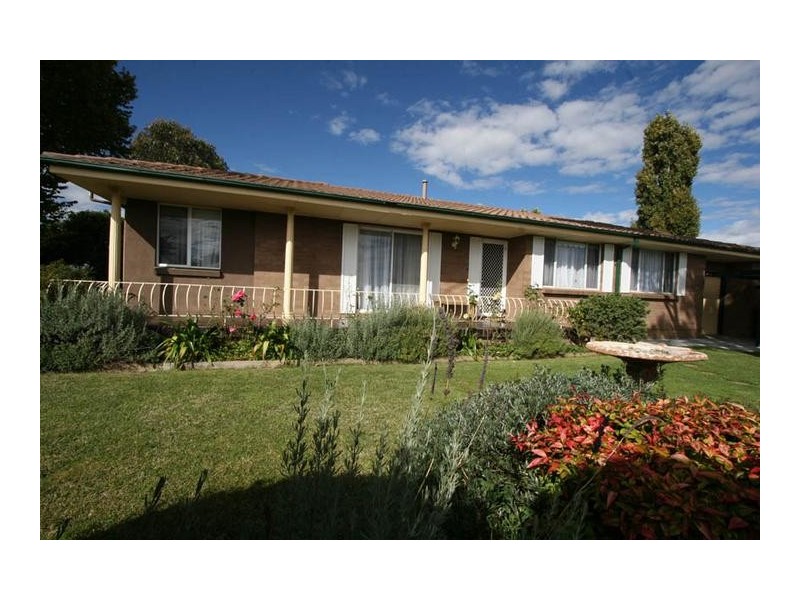 9 Torrens Street, Blayney NSW 2799