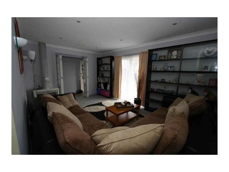 9 Torrens Street, Blayney NSW 2799