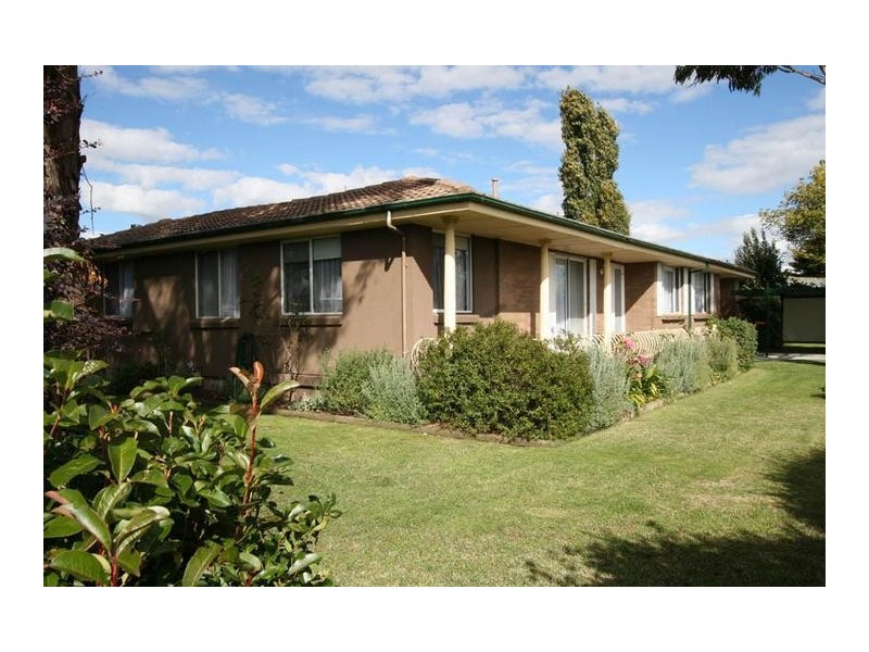 9 Torrens Street, Blayney NSW 2799