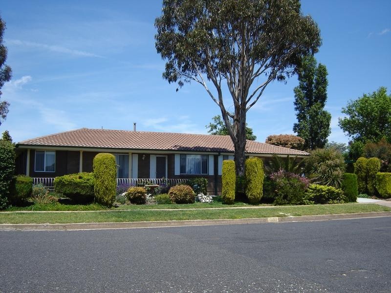 9 Torrens Street, Blayney NSW 2799