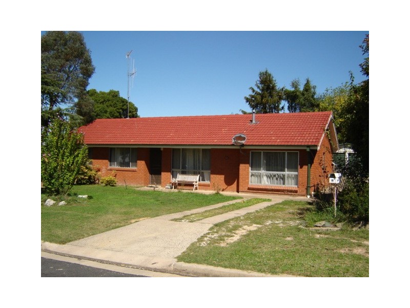 13 Somers Place, Blayney NSW 2799