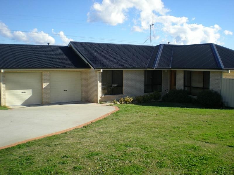 27 Holman Way, Orange NSW 2800