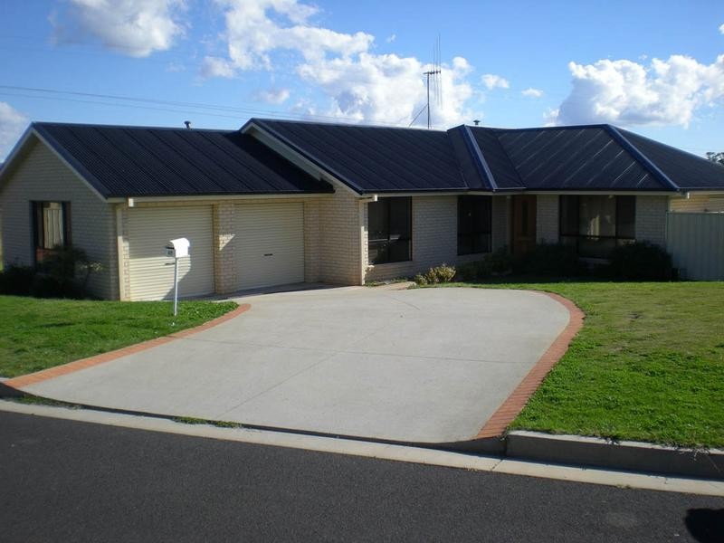 27 Holman Way, Orange NSW 2800