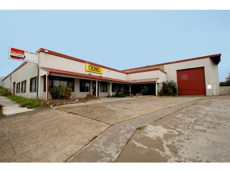 - Cnr Mitchell Hwy & Wellington Street, Molong NSW 2866