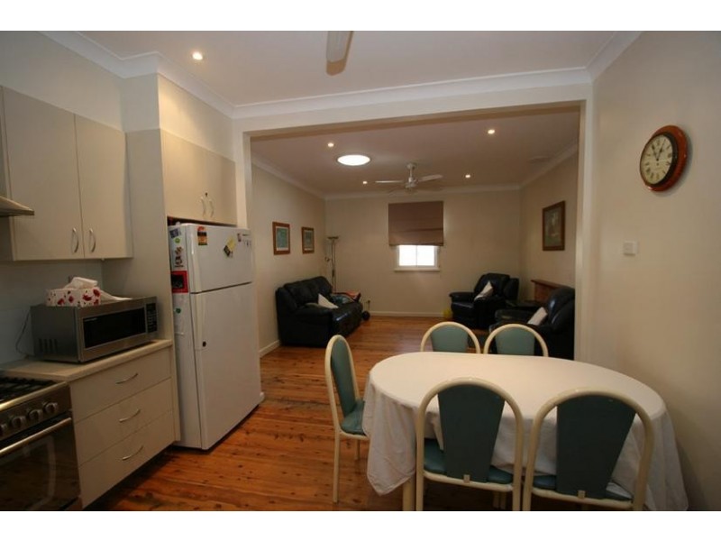 8 Clinton Street, Orange NSW 2800