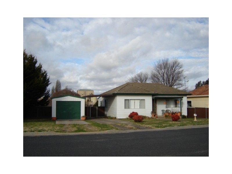 34 Burton Street, Blayney NSW 2799