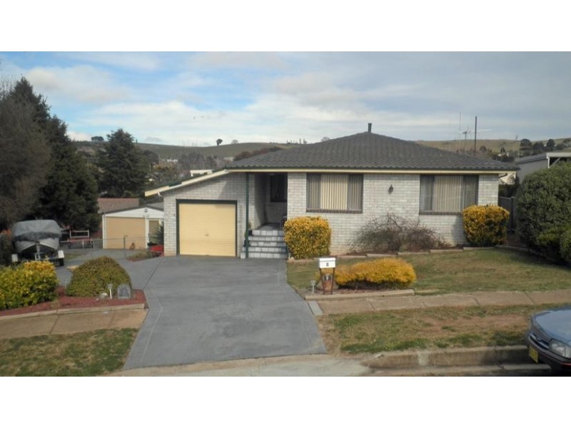 8 Stirling Place, Blayney NSW 2799