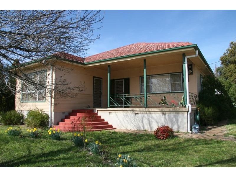 16 castle street, Molong NSW 2866