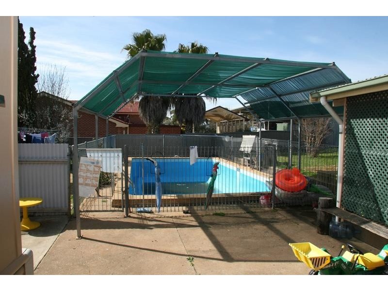 16 castle street, Molong NSW 2866