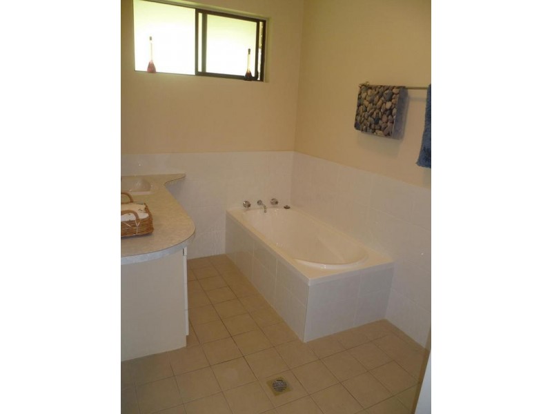 15 Lee Street, Molong NSW 2866