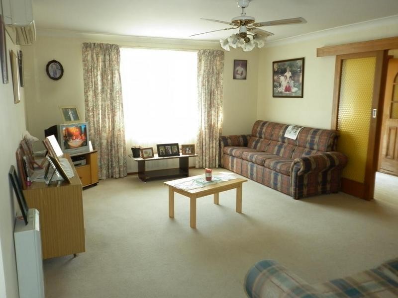 12 Riddell Street, Molong NSW 2866