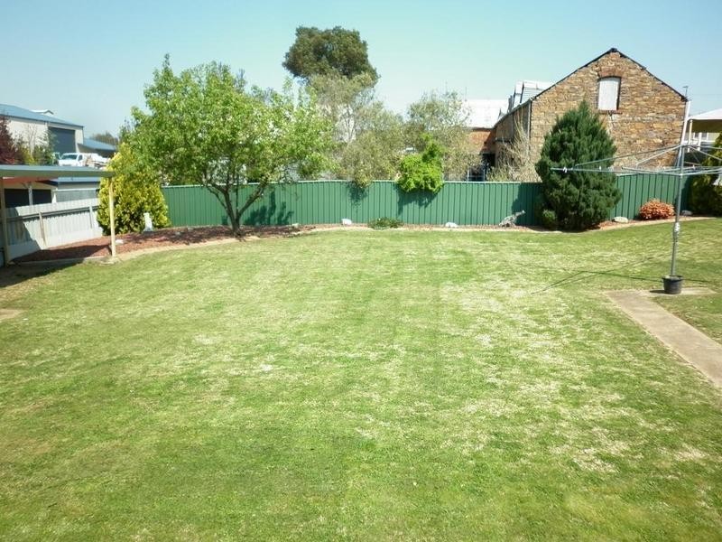 12 Riddell Street, Molong NSW 2866