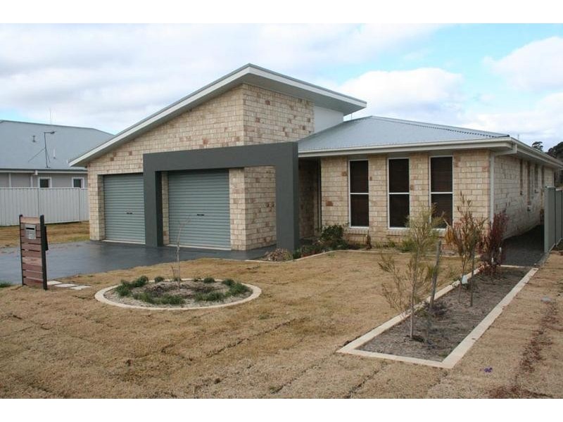 10 Burrows Crescent, Orange NSW 2800
