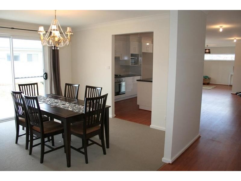 10 Burrows Crescent, Orange NSW 2800