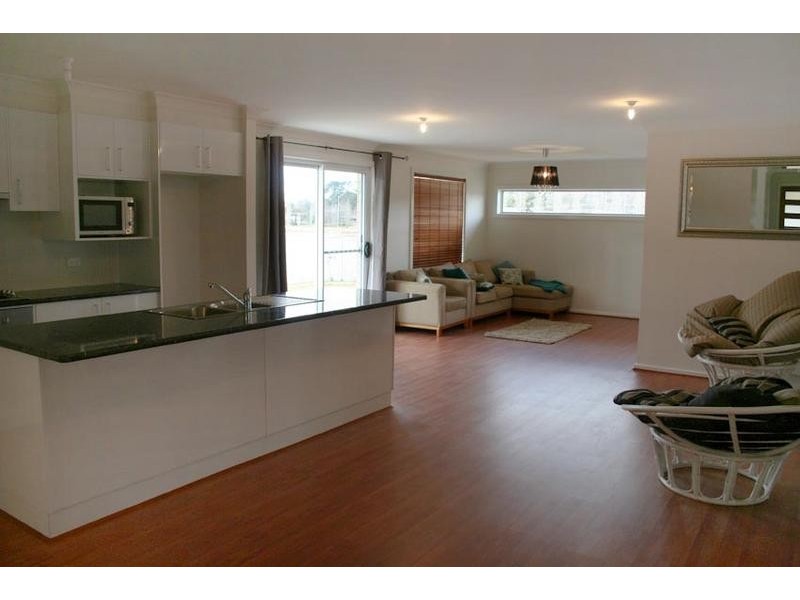 10 Burrows Crescent, Orange NSW 2800