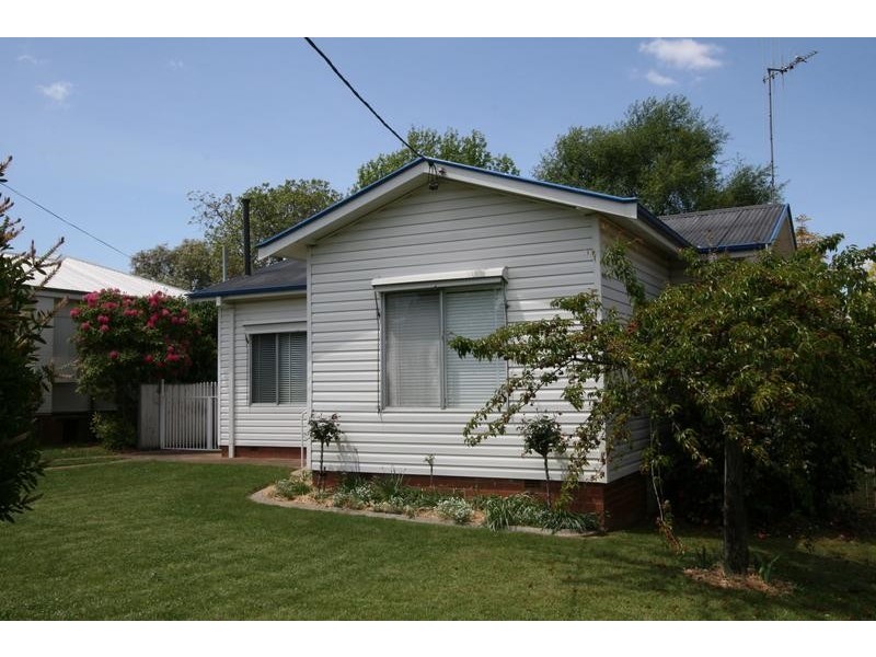 168 Clinton Street, Orange NSW 2800