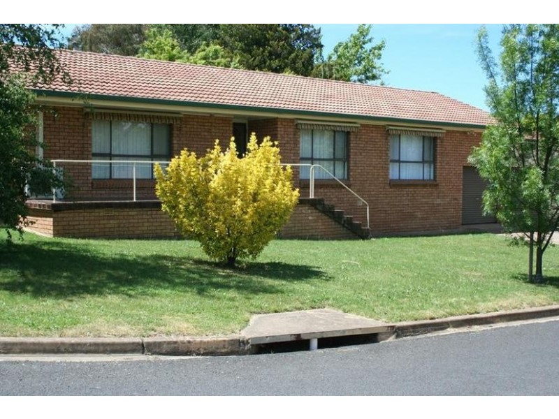 8 Anzac Place, Orange NSW 2800