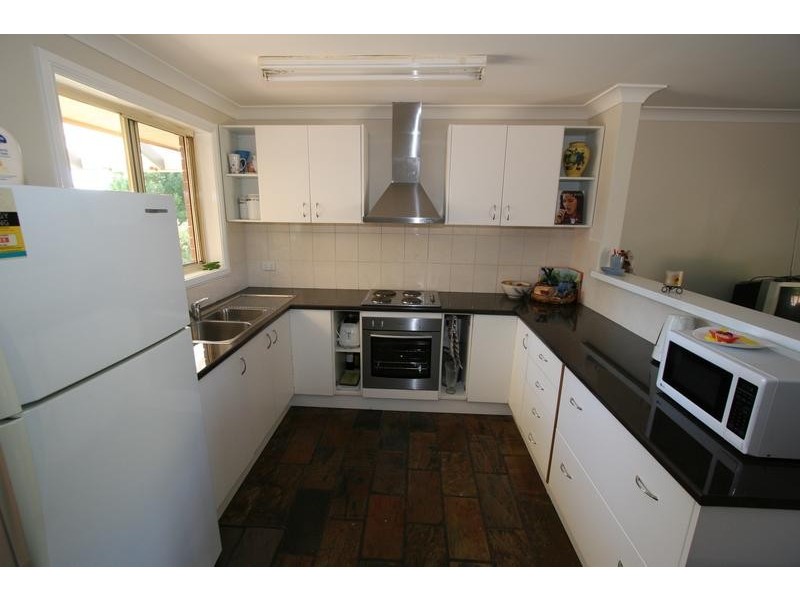 4 Bowyer Place, Orange NSW 2800