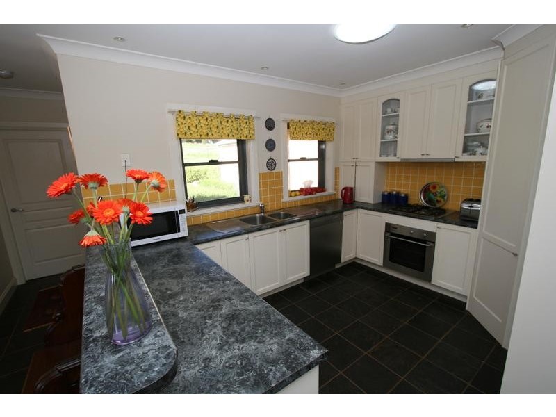 16 Carthew Road, Orange NSW 2800