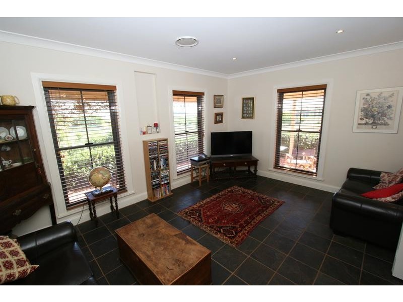 16 Carthew Road, Orange NSW 2800