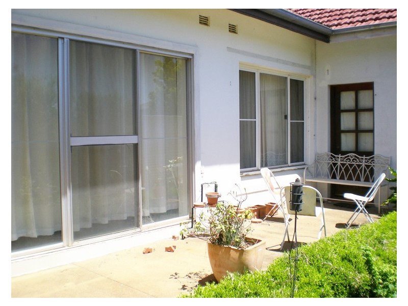 111 Lords Place, Orange NSW 2800