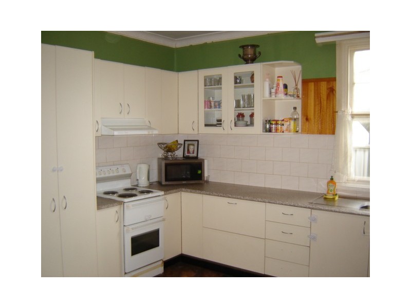 6 Burton Street, Blayney NSW 2799