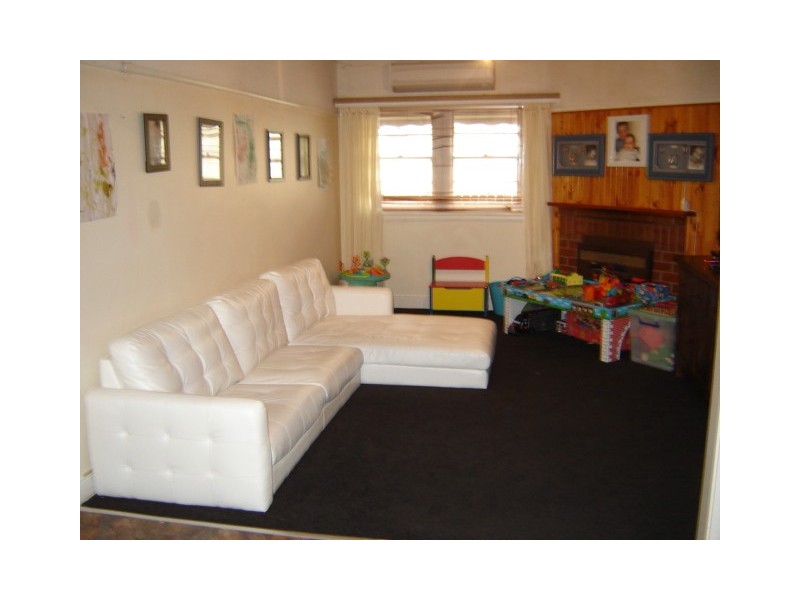 6 Burton Street, Blayney NSW 2799