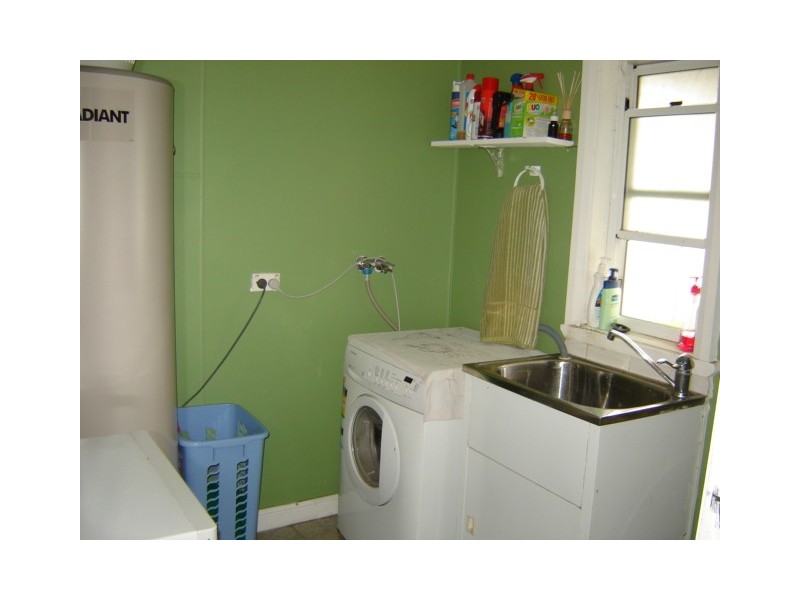 6 Burton Street, Blayney NSW 2799