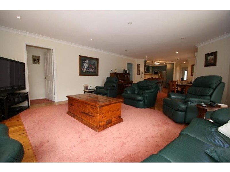 31 Goldfinch Way, Orange NSW 2800