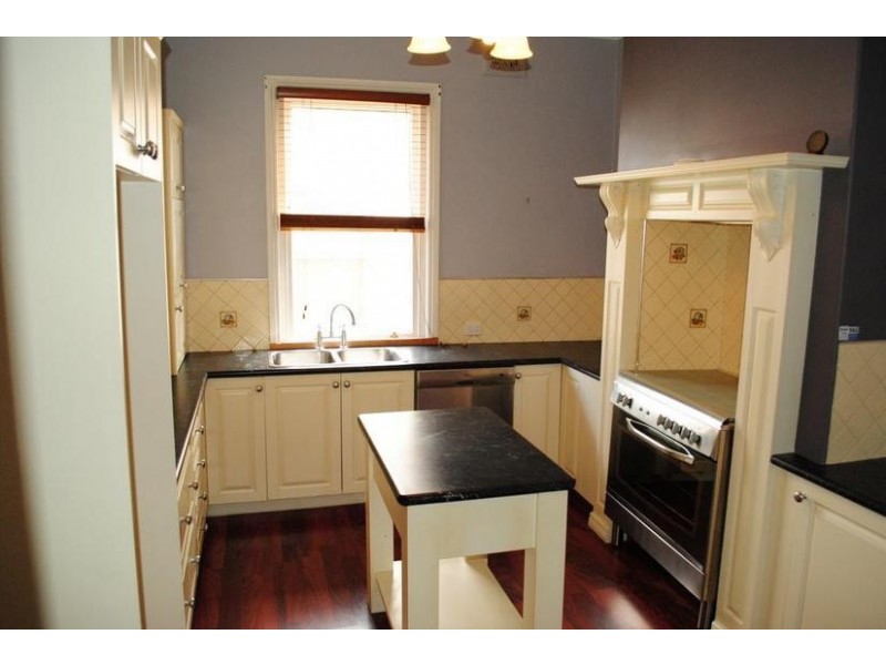 406 Summer Street East, Orange NSW 2800